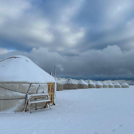 Yurt Camp Ali-Nur At Lake Song-Kol Юрточный Лагерь Али-Нур Озеро Сон-Куль Сон-Куль Кыргызстан Нарын Kyrgyzstan Naryn Luaran gambar