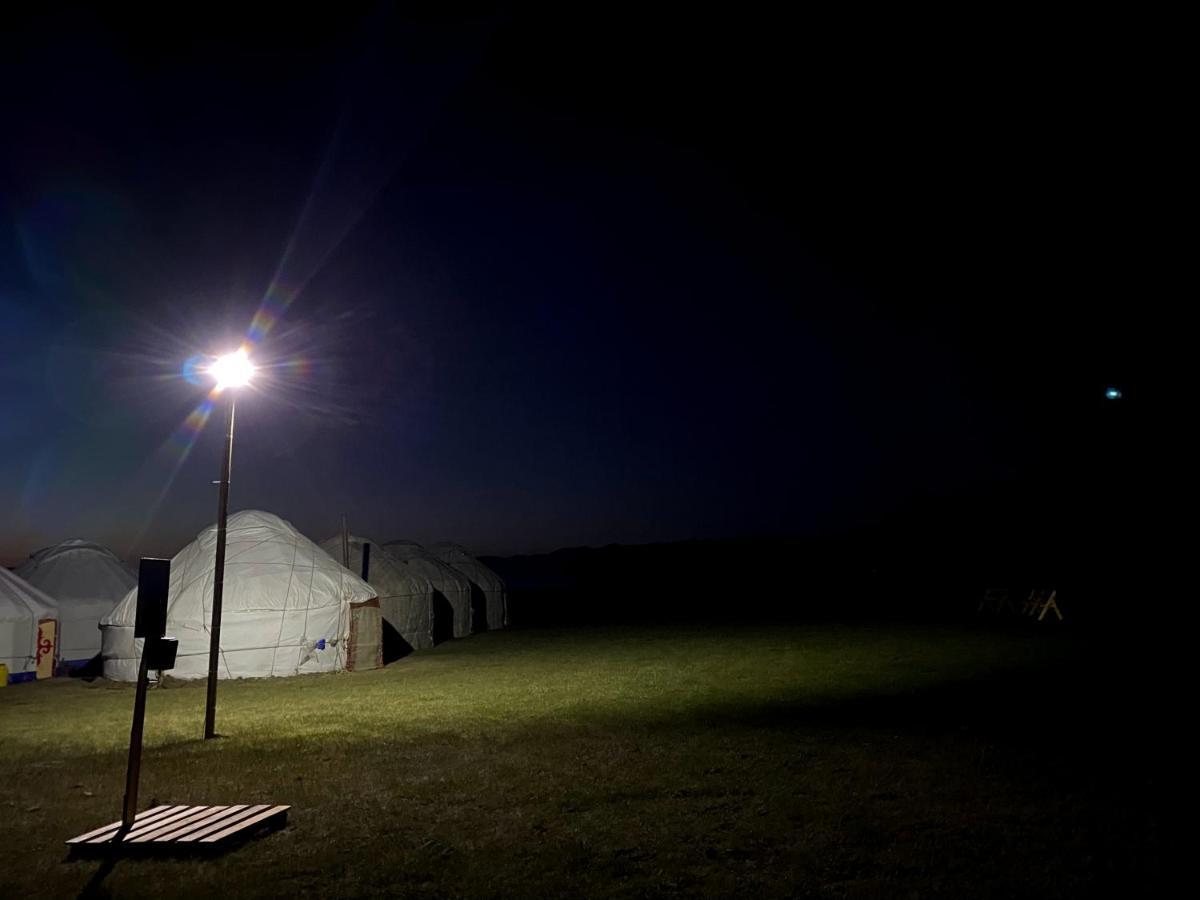 Yurt Camp Ali-Nur At Lake Song-Kol Юрточный Лагерь Али-Нур Озеро Сон-Куль Сон-Куль Кыргызстан Нарын Kyrgyzstan Naryn Luaran gambar