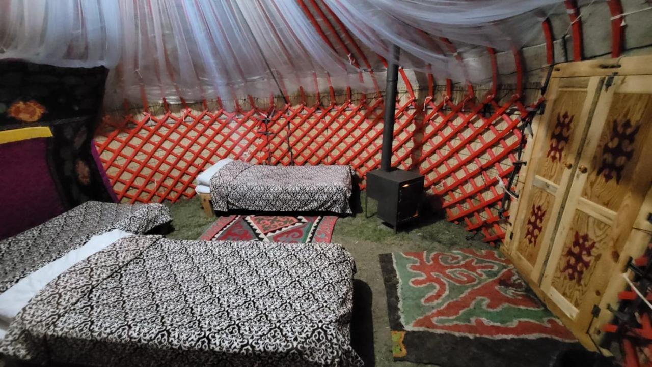 Yurt Camp Ali-Nur At Lake Song-Kol Юрточный Лагерь Али-Нур Озеро Сон-Куль Сон-Куль Кыргызстан Нарын Kyrgyzstan Naryn Luaran gambar