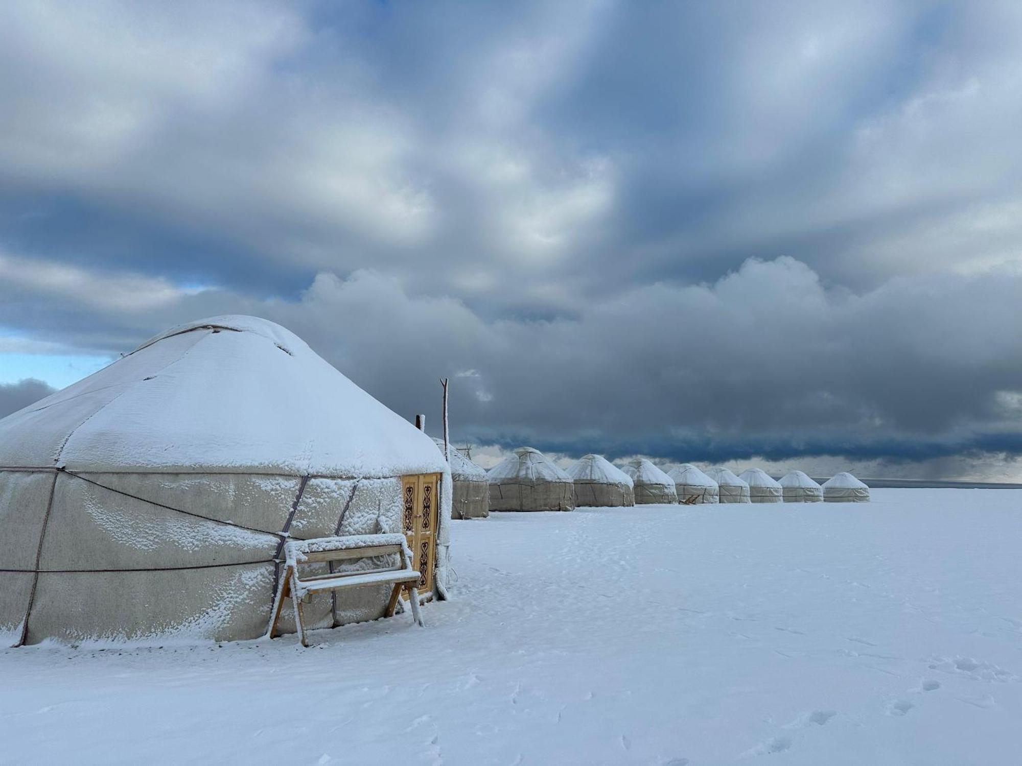 Yurt Camp Ali-Nur At Lake Song-Kol Юрточный Лагерь Али-Нур Озеро Сон-Куль Сон-Куль Кыргызстан Нарын Kyrgyzstan Naryn Luaran gambar