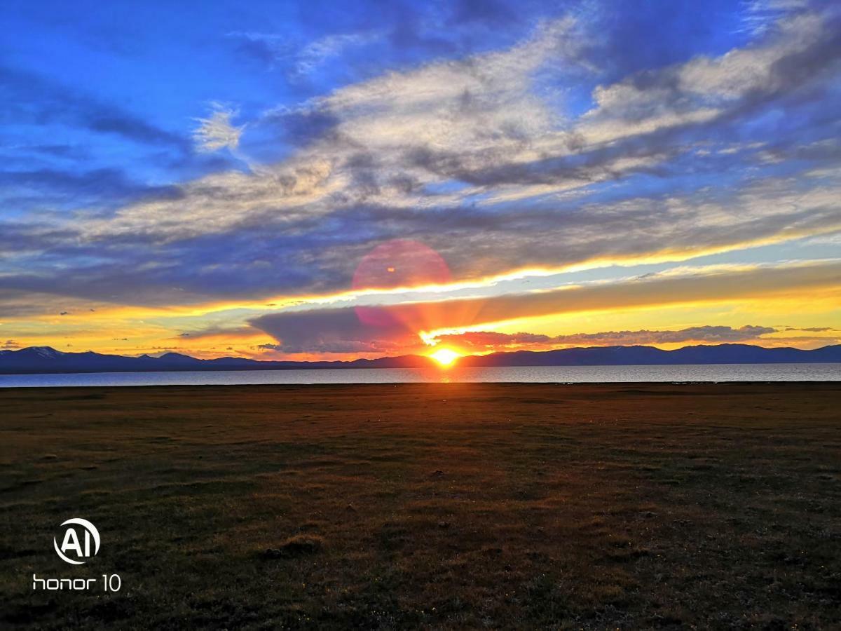 Yurt Camp Ali-Nur At Lake Song-Kol Юрточный Лагерь Али-Нур Озеро Сон-Куль Сон-Куль Кыргызстан Нарын Kyrgyzstan Naryn Luaran gambar