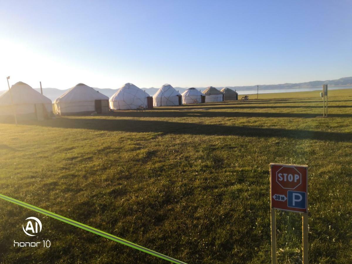 Yurt Camp Ali-Nur At Lake Song-Kol Юрточный Лагерь Али-Нур Озеро Сон-Куль Сон-Куль Кыргызстан Нарын Kyrgyzstan Naryn Luaran gambar