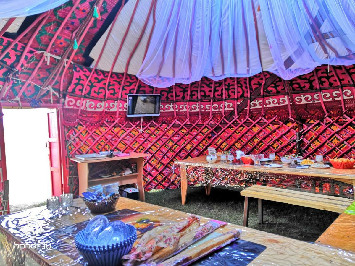 Yurt Camp Ali-Nur At Lake Song-Kol Юрточный Лагерь Али-Нур Озеро Сон-Куль Сон-Куль Кыргызстан Нарын Kyrgyzstan Naryn Luaran gambar