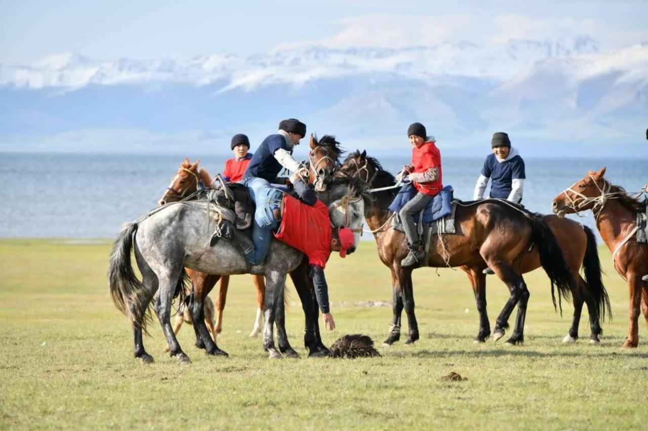 Yurt Camp Ali-Nur At Lake Song-Kol Юрточный Лагерь Али-Нур Озеро Сон-Куль Сон-Куль Кыргызстан Нарын Kyrgyzstan Naryn Luaran gambar